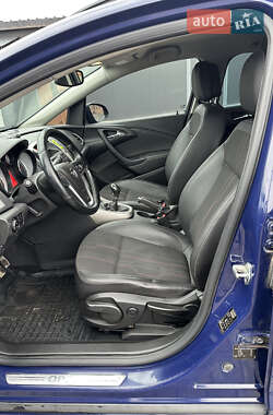 Универсал Opel Astra 2012 в 