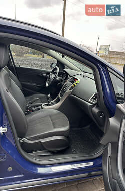 Универсал Opel Astra 2012 в 