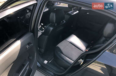 Хетчбек Opel Astra 2005 в 