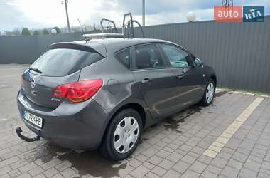 Хэтчбек Opel Astra 2011 в 