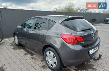 Хэтчбек Opel Astra 2011 в 