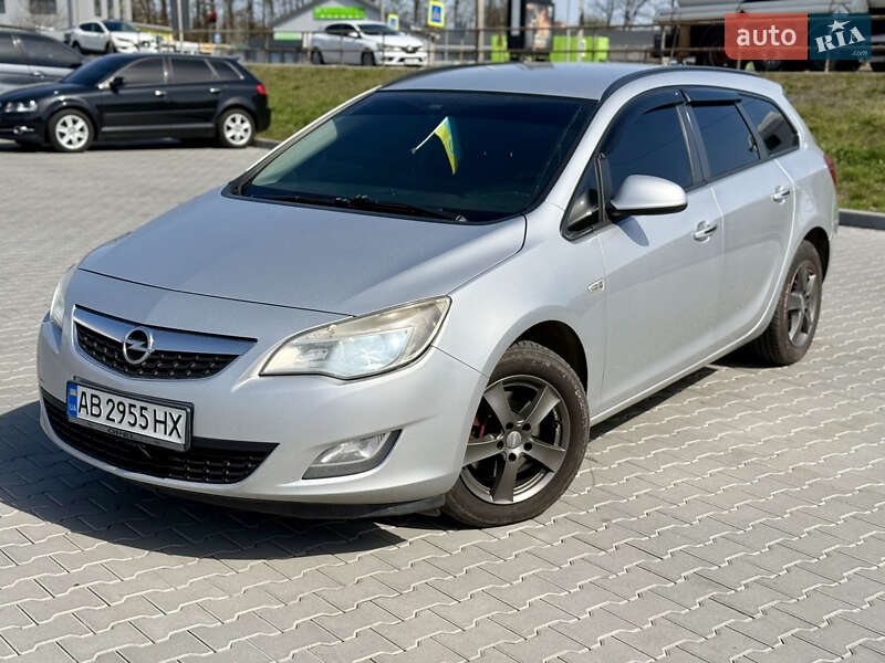 Универсал Opel Astra 2011 в 