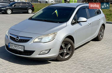 Универсал Opel Astra 2011 в 