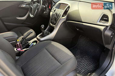 Универсал Opel Astra 2011 в 