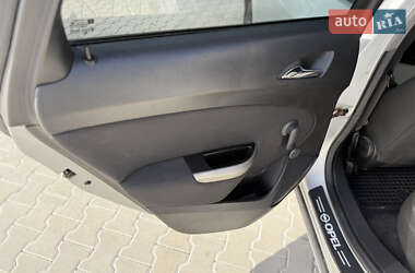 Универсал Opel Astra 2011 в 