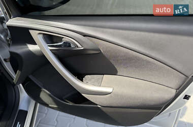Универсал Opel Astra 2011 в 