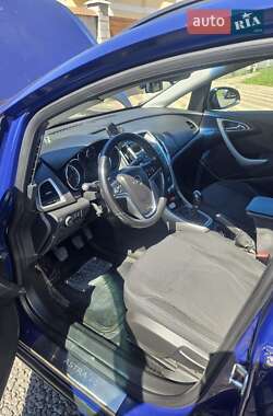 Универсал Opel Astra 2012 в 