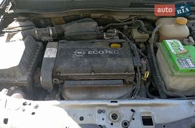 Хэтчбек Opel Astra 2004 в 