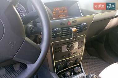 Хэтчбек Opel Astra 2004 в 