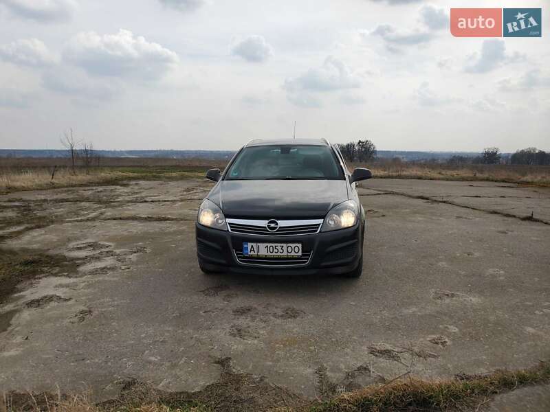 Універсал Opel Astra 2010 в Богуславі