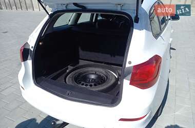 Универсал Opel Astra 2012 в 