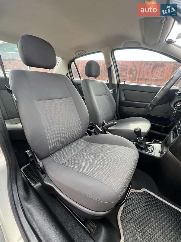 Седан Opel Astra 2006 в Прилуках