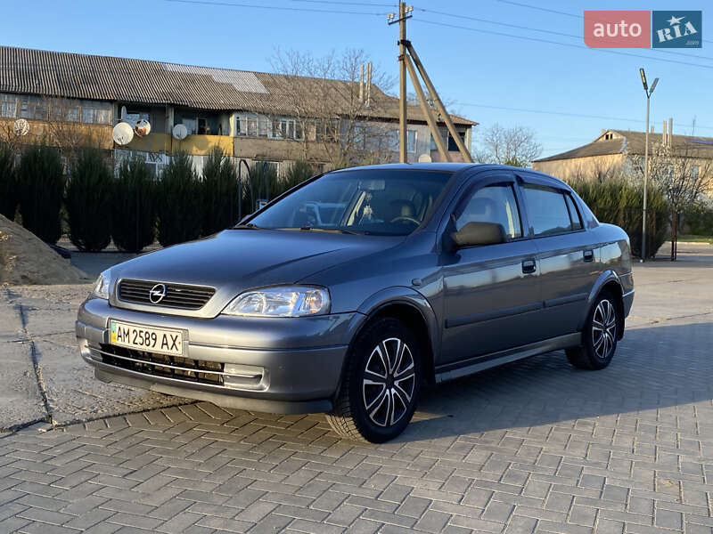 Седан Opel Astra 2008 в Киеве