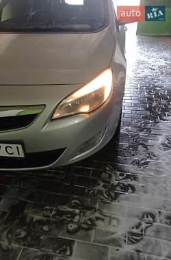 Универсал Opel Astra 2011 в 