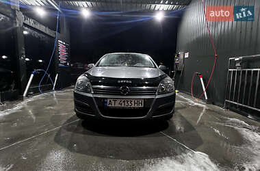 Хэтчбек Opel Astra 2004 в 