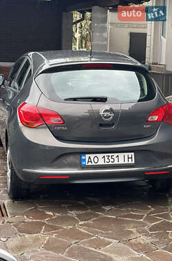 Хетчбек Opel Astra 2014 в 