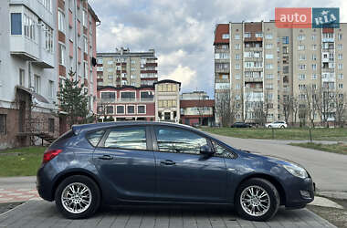 Хетчбек Opel Astra 2010 в 
