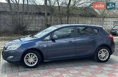 Хетчбек Opel Astra 2010 в 