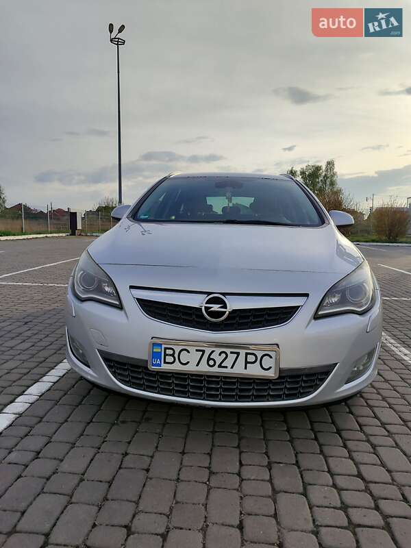 Універсал Opel Astra 2012 в Львові