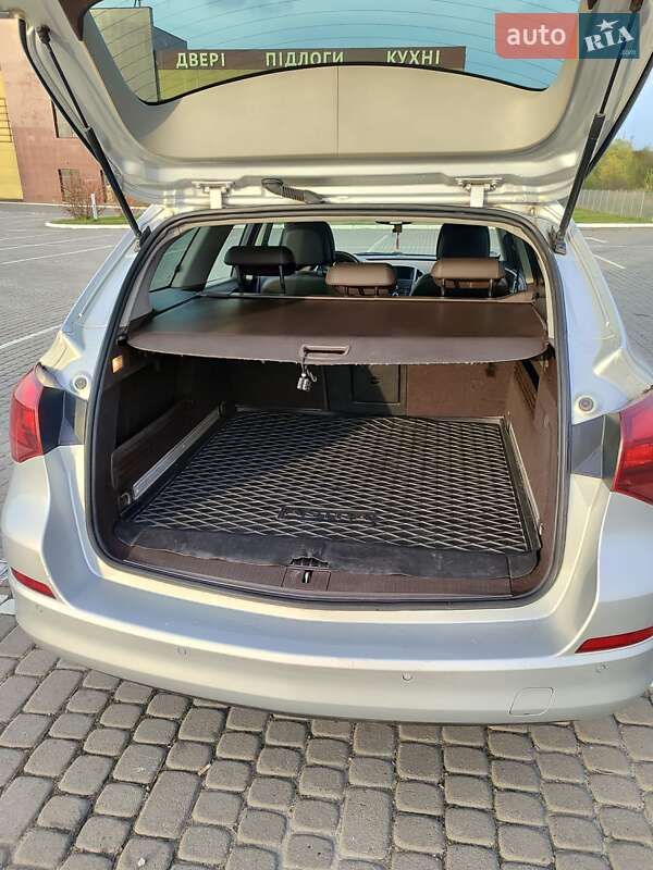 Універсал Opel Astra 2012 в Львові