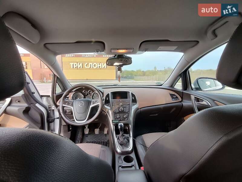 Opel Astra 2012