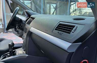 Универсал Opel Astra 2005 в 