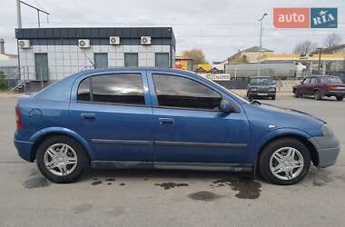 Хэтчбек Opel Astra 2005 в 