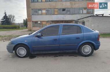 Хэтчбек Opel Astra 2005 в 