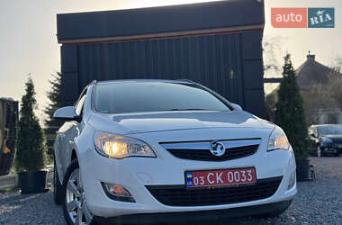 Универсал Opel Astra 2012 в 