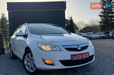 Универсал Opel Astra 2012 в 