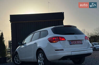 Универсал Opel Astra 2012 в 
