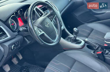 Универсал Opel Astra 2012 в 