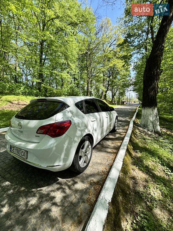 Хетчбек Opel Astra 2013 в Чернівцях