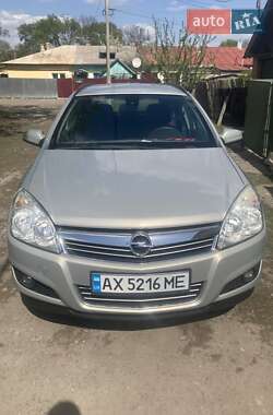 Универсал Opel Astra 2008 в Карловке