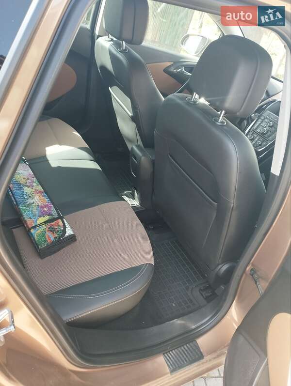 Універсал Opel Astra 2015 в Христинівці