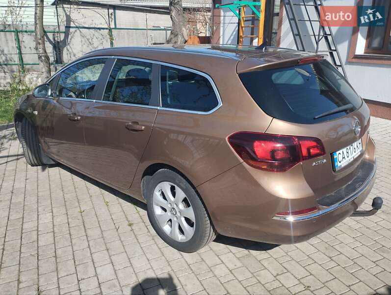 Універсал Opel Astra 2015 в Христинівці