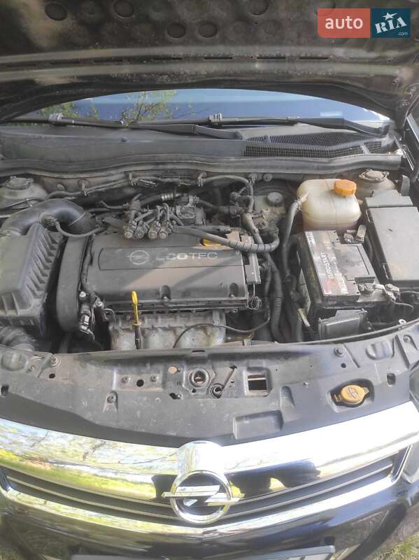 Универсал Opel Astra 2010 в Ромнах