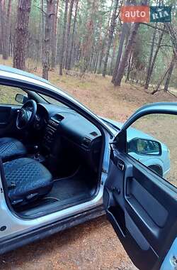 Седан Opel Astra 2004 в 