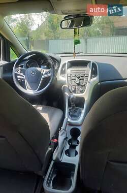 Opel Astra 2011 Opel Astra 2011