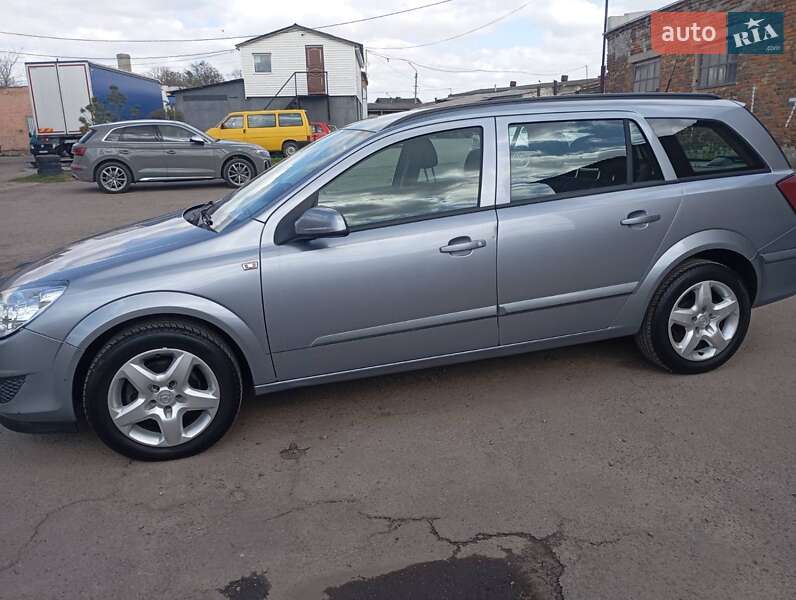 Універсал Opel Astra 2008 в Сумах