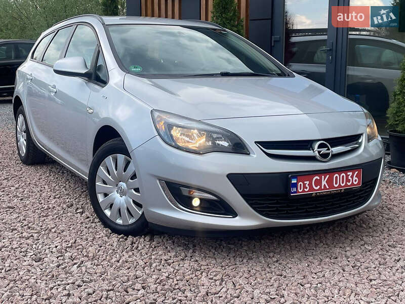 Универсал Opel Astra 2014 в Дрогобыче