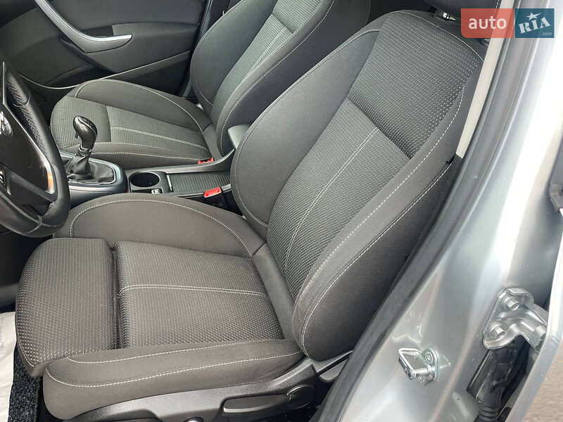 Универсал Opel Astra 2014 в Дрогобыче