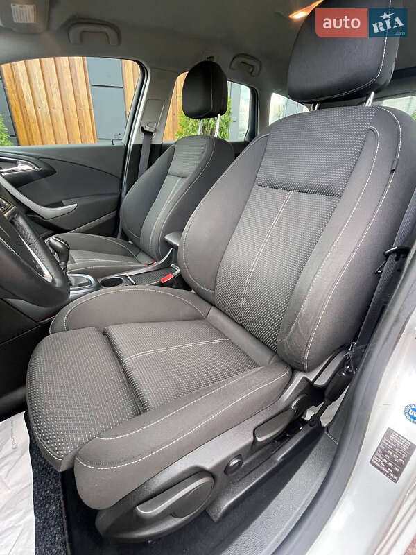 Универсал Opel Astra 2014 в Дрогобыче