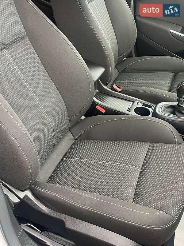 Универсал Opel Astra 2014 в Дрогобыче