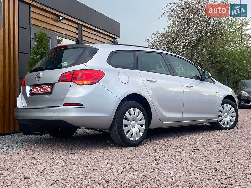 Универсал Opel Astra 2014 в Дрогобыче