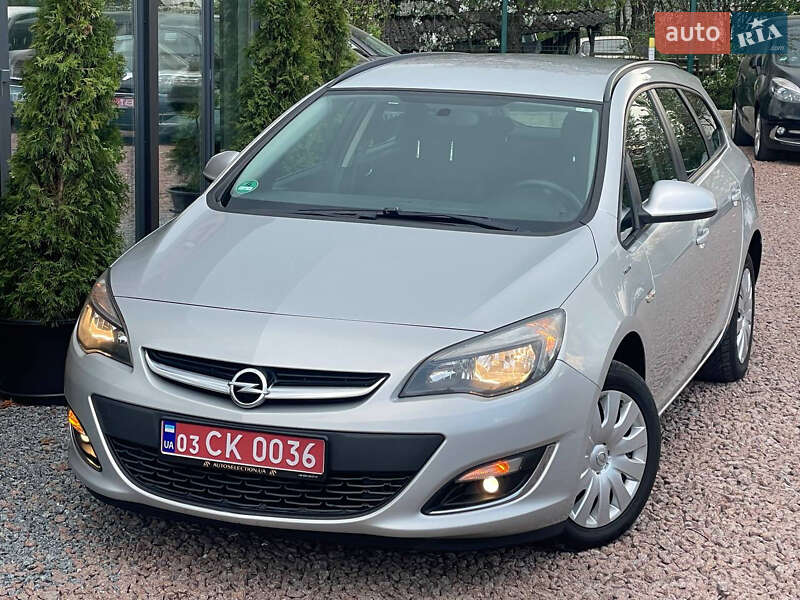 Универсал Opel Astra 2014 в Дрогобыче