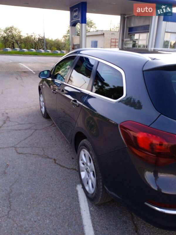 Універсал Opel Astra 2015 в Житомирі