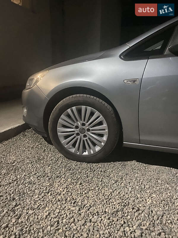 Универсал Opel Astra 2010 в Днепре