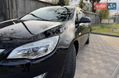 Хэтчбек Opel Astra 2010 в 