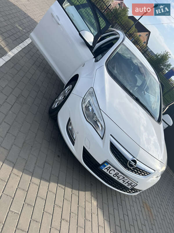 Універсал Opel Astra 2010 в Луцьку